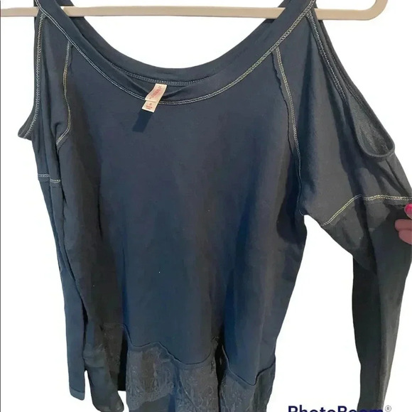Xhilaration long sleeve cold shoulder top size Small - Picture 3 of 7